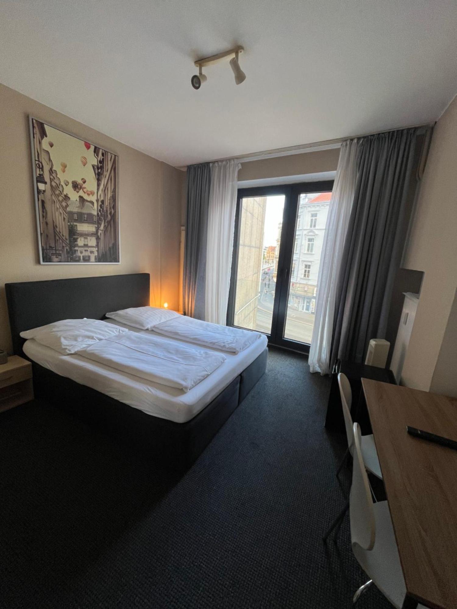 Hotel Schwarzer Baer Ганновер Экстерьер фото